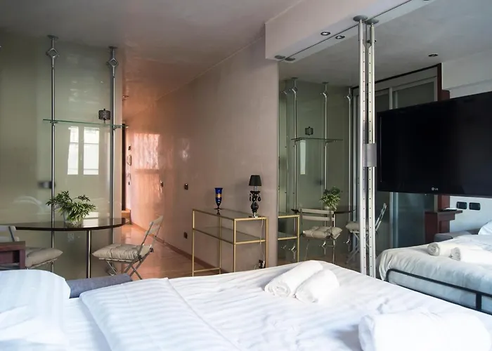 Youhosty - Duomo Studio Apartment
